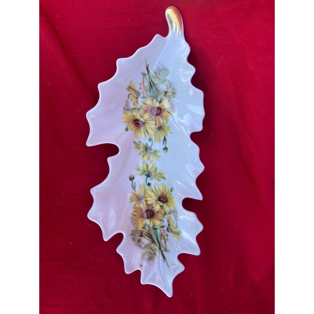 Old Nuremberg Bavaria Vintage Porcelain Daisy Floral Leaf Plate Vintage 11"x  4"